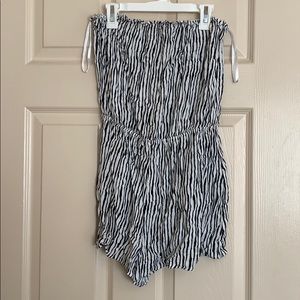 STRIPED STRAPLESS ROMPER